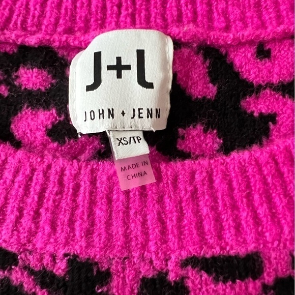 John and Jenn Sweater. Excellent Condition. - Picture 5 of 5
